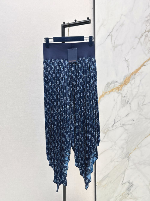 Louis Vuitton Retro Patterned Irregular Hem Skirt with Grace