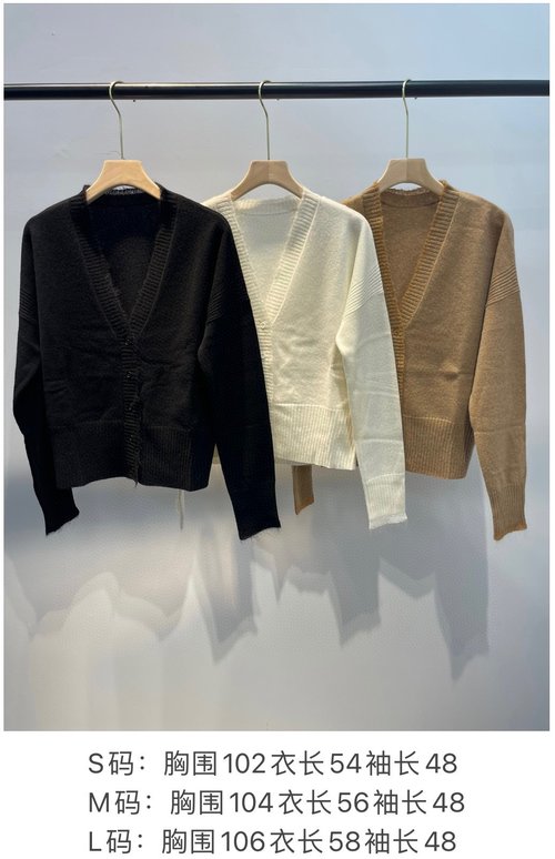 Max Mara Elegant V-Neck Italian Imported Cashmere Knit Cardigan