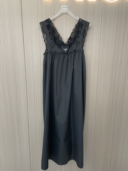 Prada Loose Sling Dress Suitable for All Body Types