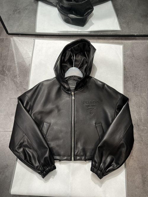 Prada Short Loose-fit Outfit Suitable for All Body Types