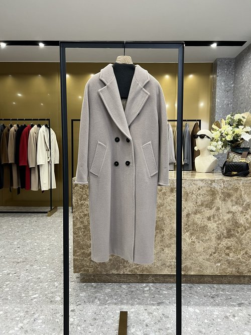 Max Mara Customized Dove Gray Full Set Gift Box Coat with Fine Details