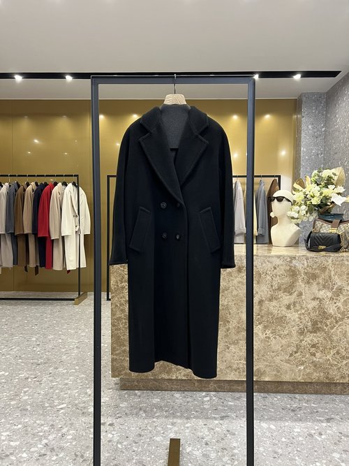 Max Mara Black Wool-Cashmere Coat with Exquisite Details in Gift Set