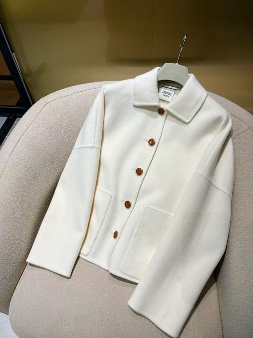 Bottega Veneta Pure Handmade Cashmere Coat with Drop - shoulder and Classic Collar