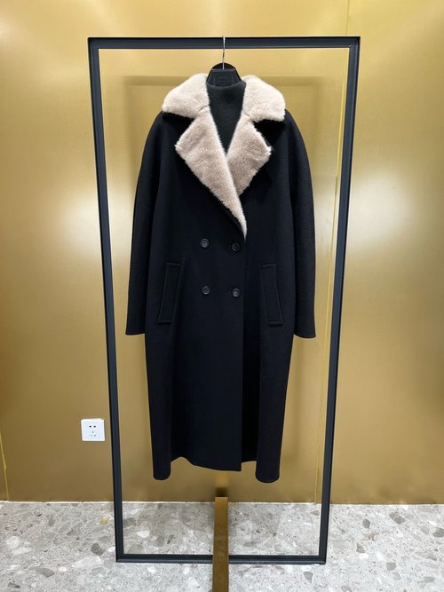 Max Mara Double - Row Buttoned, Loose - fitting Mink - Collared Cashmere Coat