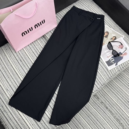 Miu Miu Spring and Summer Collarless Straight-leg Suit with Letter Marks