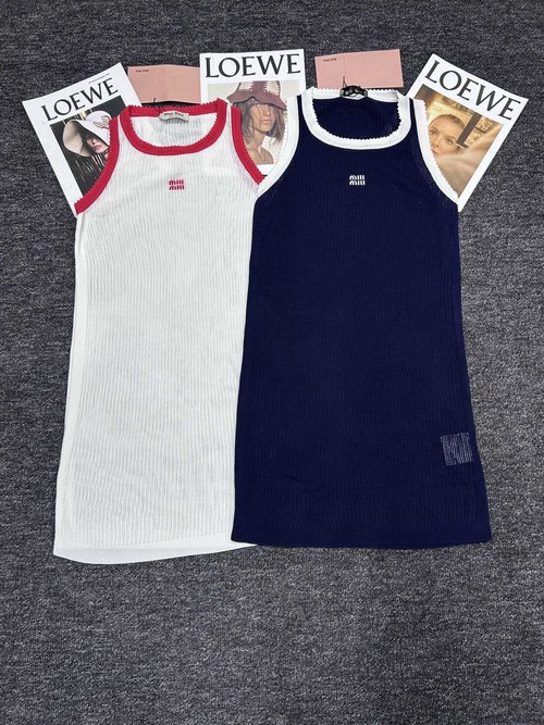 Miu Miu Original title has no Chinese, optimized title: Color-Blocked Wave Hem Dress, Gracefully Showcasing Feminine Charm