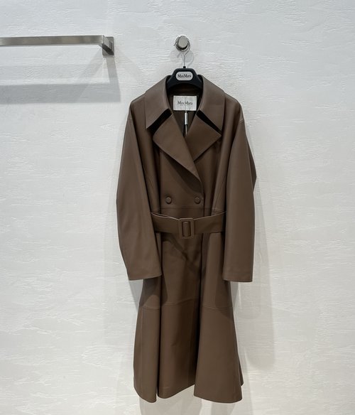 Max Mara Minimalist Long Leather Trench Coat with Stylish Design