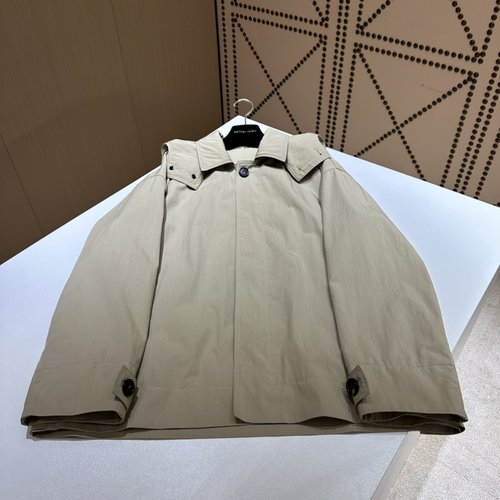 Bottega Veneta Simply Designed Leather Windbreaker, Versatile and Stylish