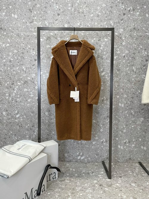 Max Mara Tobacco-Colored Winter Coat: A Versatile Blend of Wool and Silk