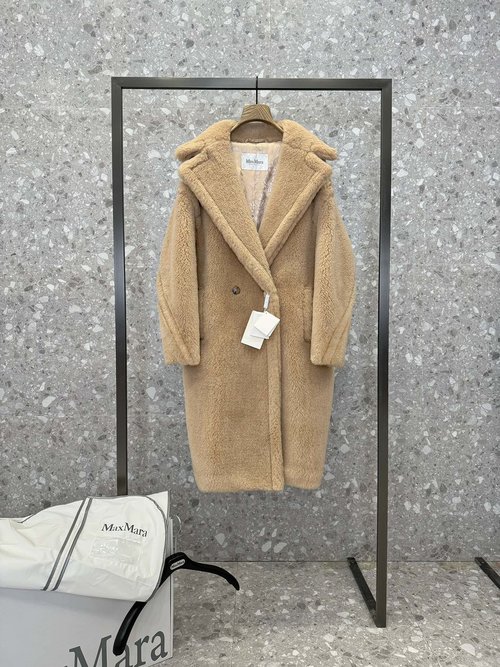 Max Mara Honey-Colored Baroque Coat with Intricate Inner Pattern and Premium Blend