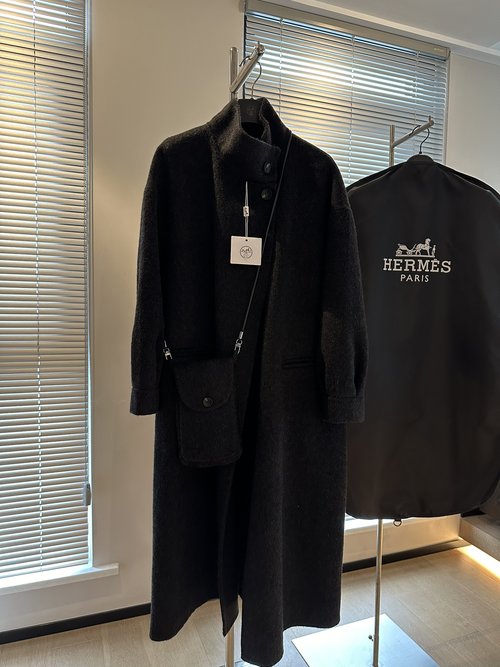 Hermes Designer s Collection Coat with Collar and Cashmere Accessory, High-Quality and Value