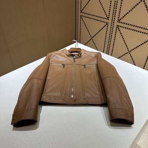 Miu Miu Fashionable and Versatile Fur - in - One Item