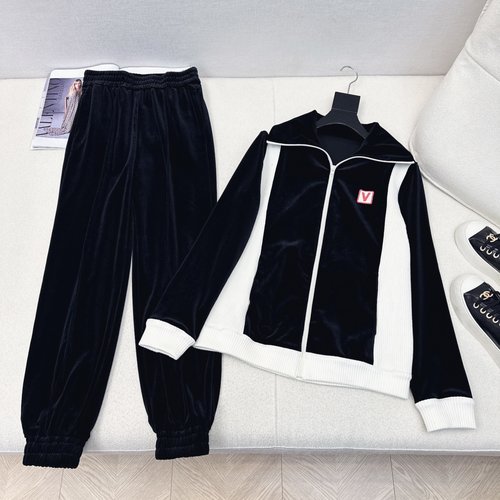 Valentino VLTN Style Color-Blocked Velvet Suit, Leg-Flaw Modifying