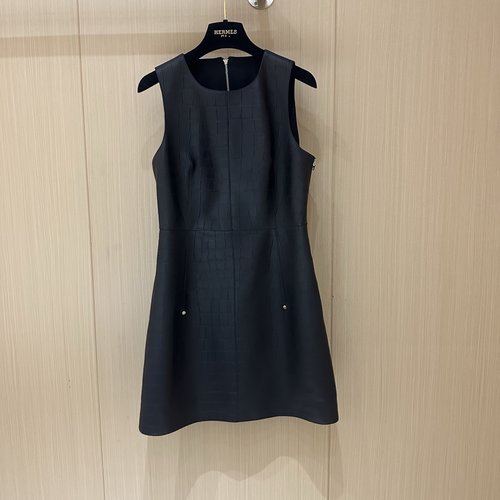 Hermes Refined Sheepskin Leather Skirt with Minimalist Tailoring