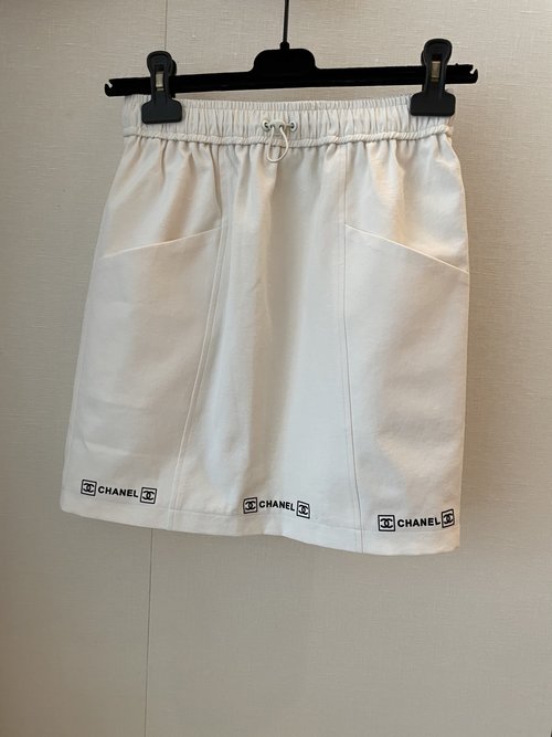 Chanel Utility Skirt with Elastic Waist and Pocket Decoration