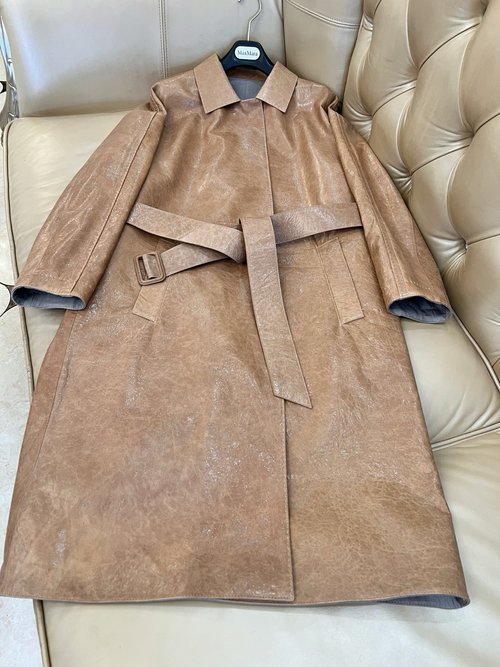 Hermes Elegant Leather Coat with Distinctive Design and Custom Fabric