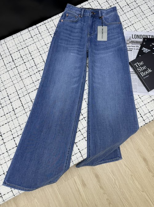 Balenciaga Soft Straight-leg Jeans with Back Pocket Embroidery