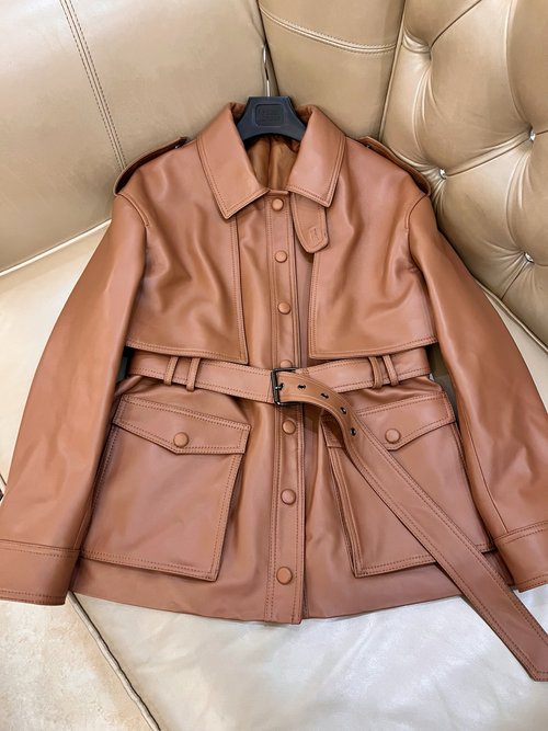 Yves Saint Laurent Exclusive Elegant Fitted Hunting Style Sheepskin Jacket