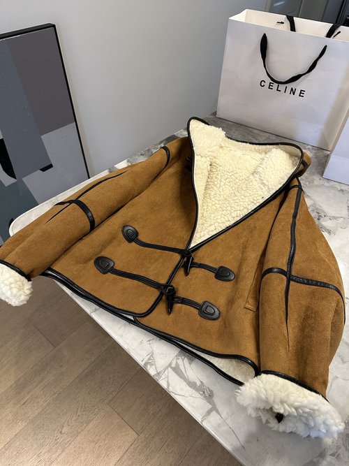 Fendi Loose Fitting Fur-Like Warm Wool Coat