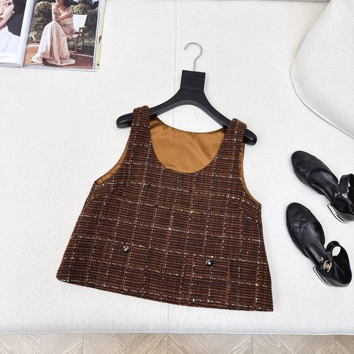 Chanel Elegant Tweed Waistcoat for Stylish Layering