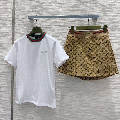 Gucci Fashionable Suit with Exquisite Details