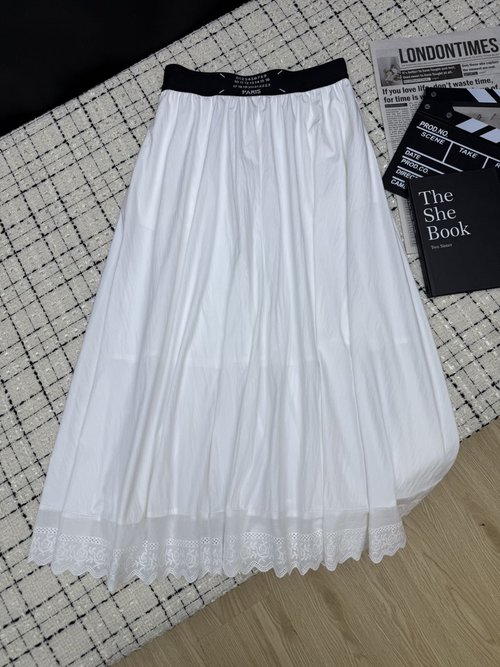 Maison Margiela Sophisticated High-Waisted Long Skirt