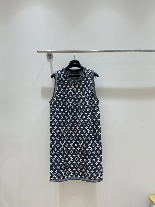 Louis Vuitton Monogram Sleeveless Knit Dress with Chain Detail in Elegant Style