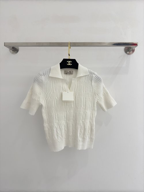 Hermes Summer: Polo V-Neck Shirt with Contrast Collar