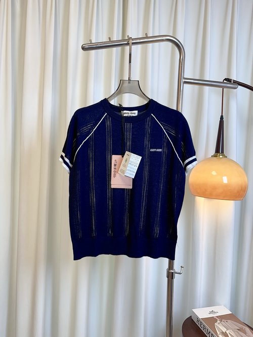 Miu Miu College-Style Tencel Collared Color-Blocked Top, Charming and Comfortable