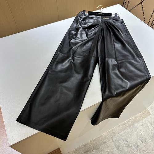 Loewe Fashionable Single Leather Jacket with Adaptable Design