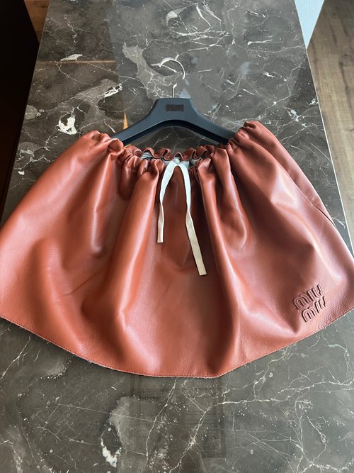 Miu Miu Classic Leather Skirt with Sweet and Cool Aesthetic, All-match and Stylish