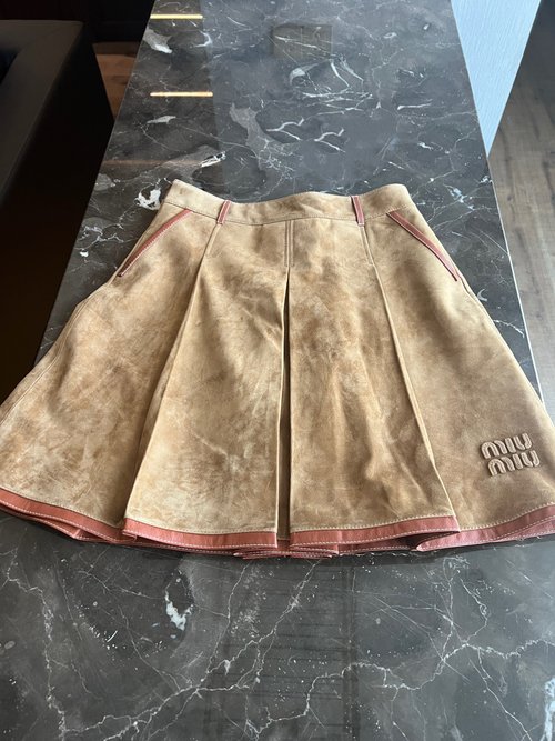 Miu Miu Versatile Vintage Suede Leather Skirt with a Refined Look