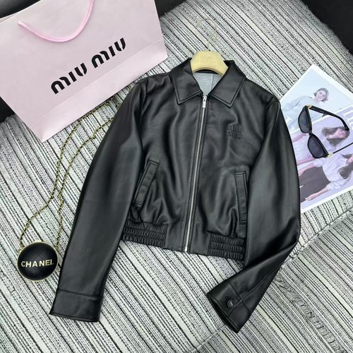 Miu Miu Recommended Autumn-Winter Collection: Lambskin Short Coat with Embroidered Logo