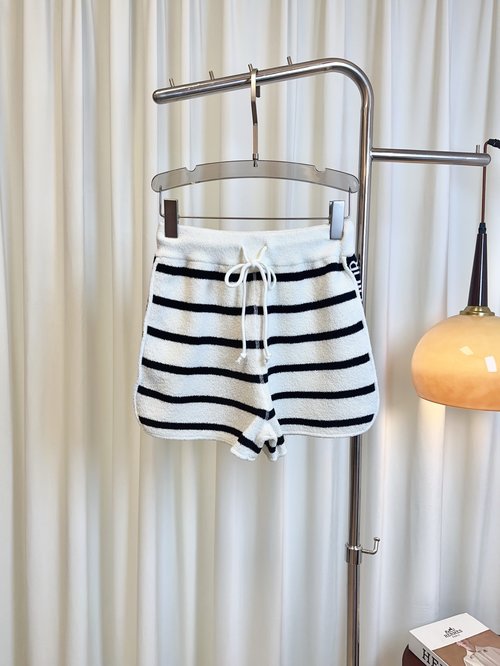 Dior Color-Blocked Jacquard Logo Wool Shorts, Stylish and Slimming