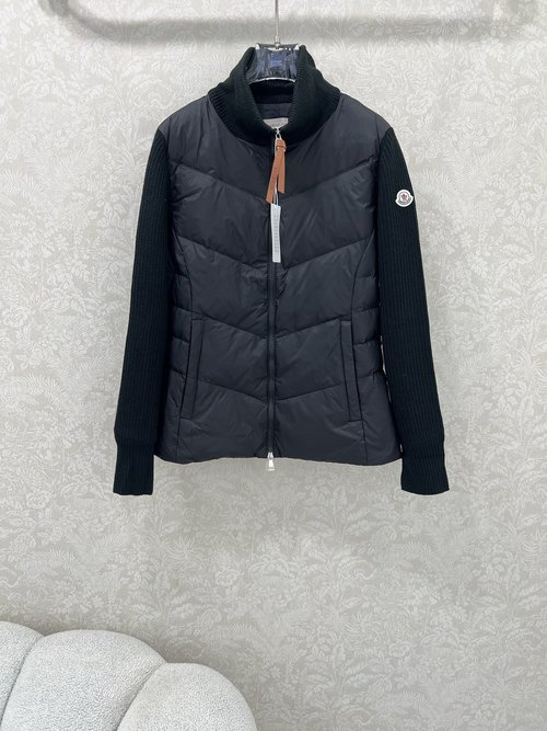 Moncler Quilted Stand Collar Wool-Knit Puffer Jacket – Lightweight Memory Silk, 90 Down, Hidden Pockets