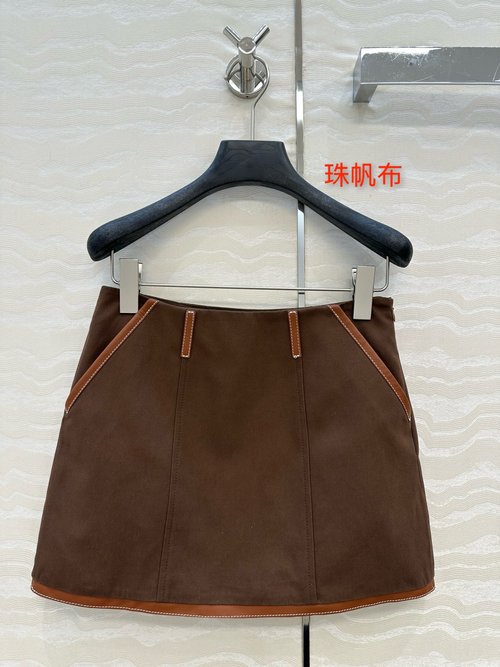 Miu Miu Exclusive First-Release Miu-Style Collared Short Skirt, Retro and Slimming Design