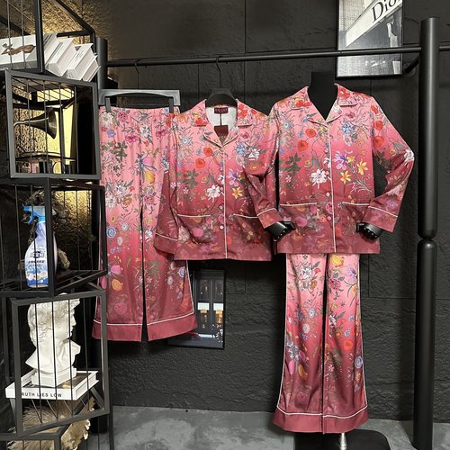 Gucci Retro Gradient Flower Print Loungewear, Stylish and Atmospheric