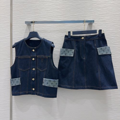 Louis Vuitton Stylish Denim Set: Fine Texture, Sophisticated Design
