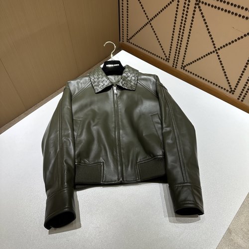 Bottega Veneta Stylish and Adaptable Handwoven Leather Jacket with Vintage Allure