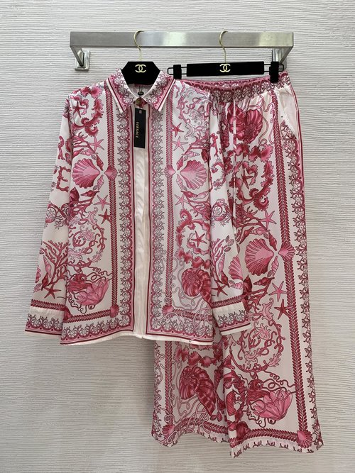 Versace Seashell Print Two-piece Set with Medusa Buckle