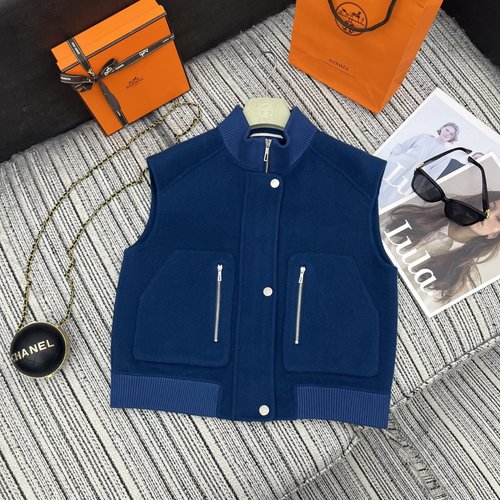 Hermes Recommended Cashmere Vest with Collar, Simple and Elegant