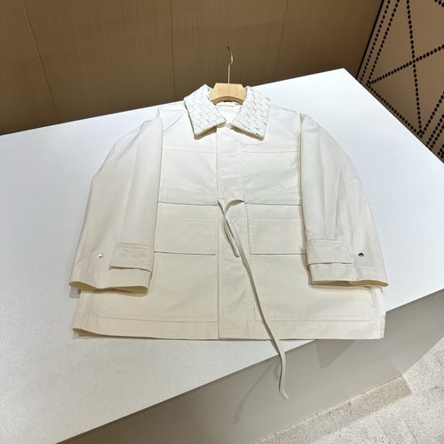 Bottega Veneta Charming and Retro-Style Garments with Leather and Fabric Combination