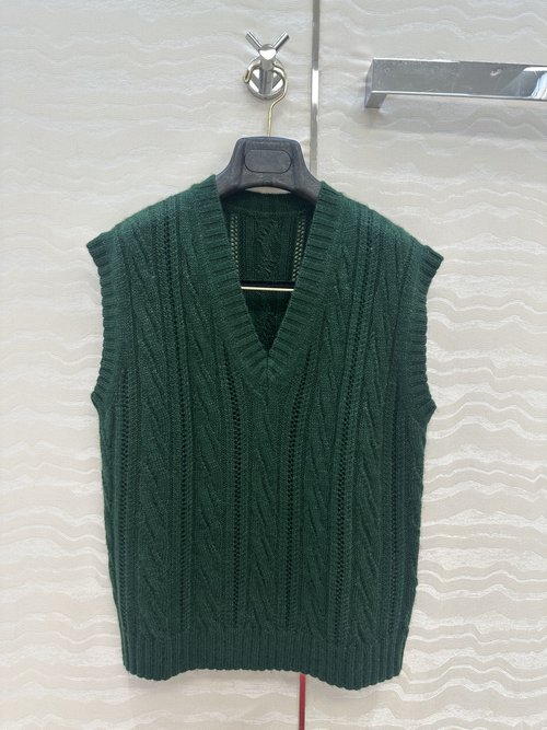 Polo Ralph Lauren Classic College-Style Sweater Vest Made of Soft Imported Yarn, Perfect for Mixing and Matching