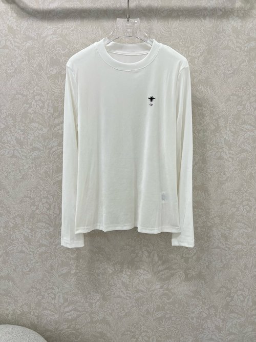 Dior Velvet Base Layer with Bee Logo for Ideal Layering