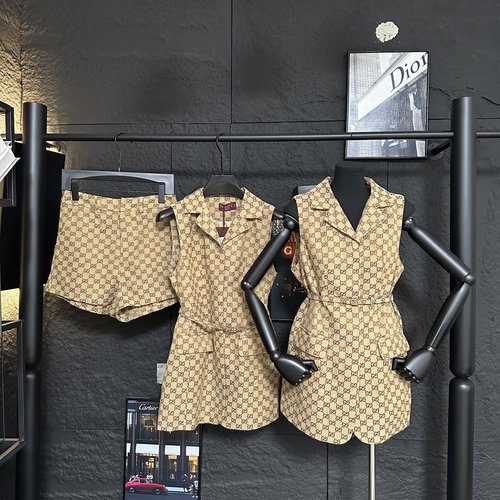 Gucci Classic Jacquard Series: Sleeveless Waistcoat and Shorts Set