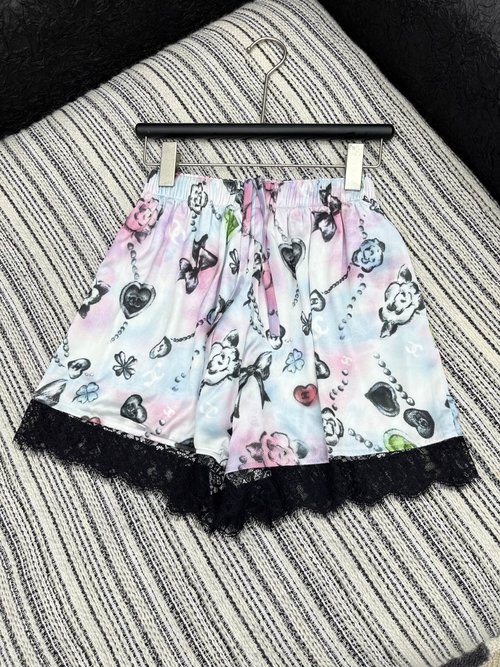 Chanel High-End Lace-Patched Printed Drawstring Shorts, Stylish and Sophisticated