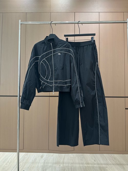 Alo Classic Sports Casual Suit with Simple Design for Unique Taste