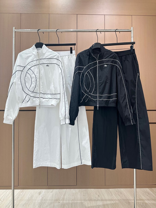 Alo Designer Original Sporty Casual Suit with Simple Elegance