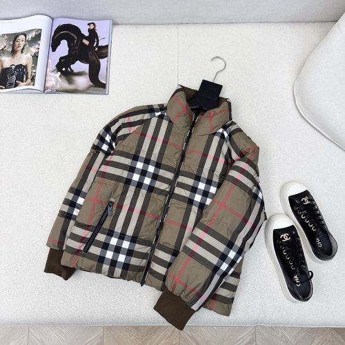 Burberry Vintage Check Double-Faced Short Down Jacket, Multi-Functional Wear, High-End Fashion Must-Have