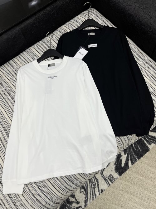 Dior Long-Sleeved Labeled T-Shirt with Latest Craft, Chic and Easy to Pair